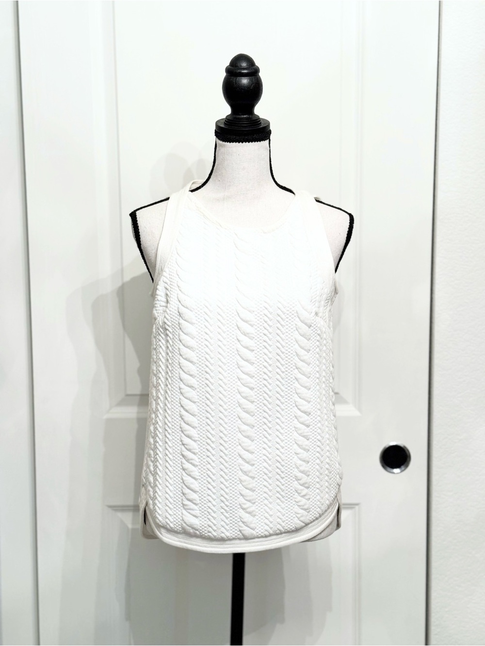 Bordeaux White Textured Sleeveless Shell Top, Size XS